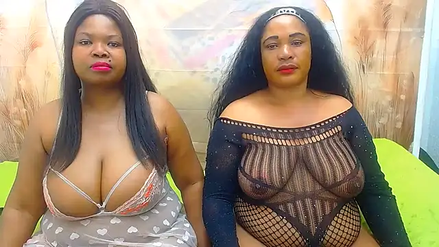 HornnyBabe35 webcam