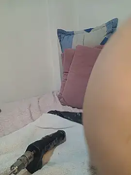 Scarlet_curly8a webcam
