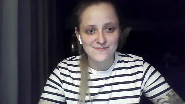 LeaWetGirl webcam