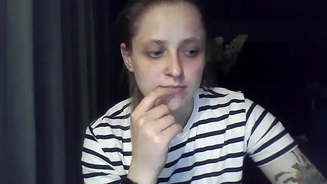 LeaWetGirl webcam