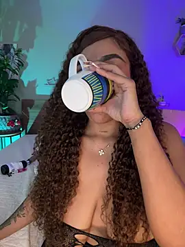 YariRose webcam