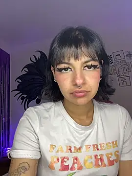 Larah_bell_uwu webcam
