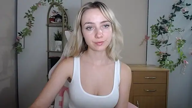 LuciaYoung webcam