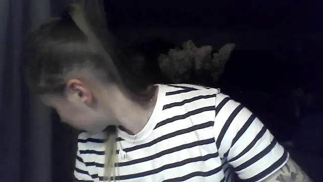 LeaWetGirl webcam