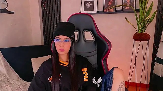 EmmyEvans1 live cam on StripChat