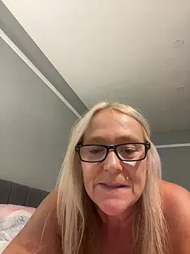Blondnboujee53 webcam