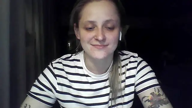 LeaWetGirl webcam