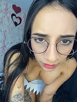UrNewFantasy webcam