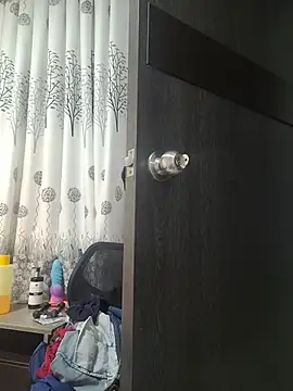 Scarlet_curly8a webcam