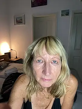 MatureKim webcam