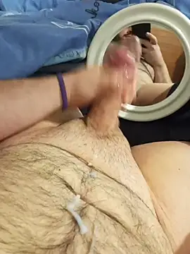 EnjoyingOutsize webcam