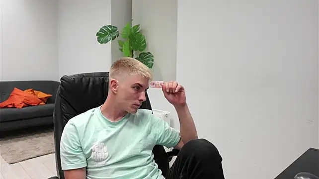 Logan_Falk webcam
