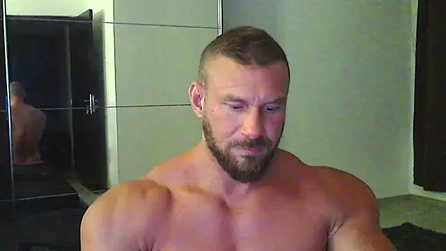 muscularkevin live cam on StripChat