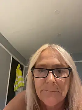 Blondnboujee53