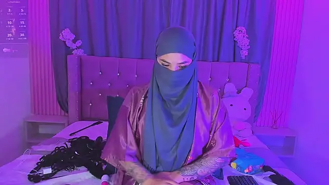 Nayla-Mouna 🦃 live chat