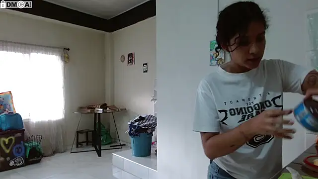 AlinaWoolf_ webcam
