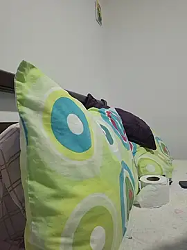 IrisBound tiny body cam girl