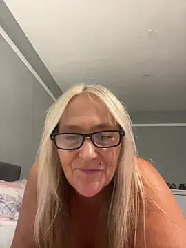 Blondnboujee53 webcam