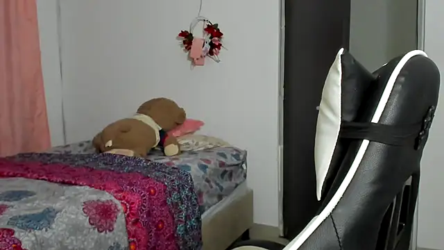 __Emma__11__Lecat_ live cam on StripChat