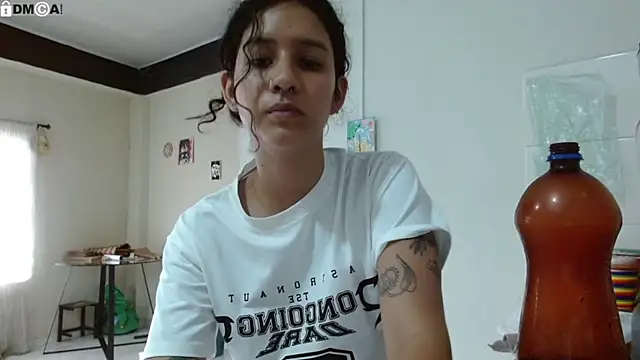 AlinaWoolf_ webcam