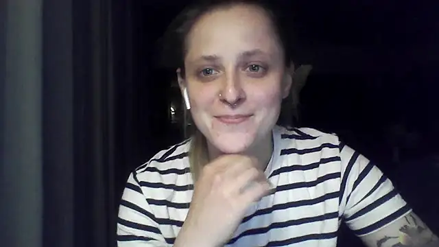 LeaWetGirl webcam