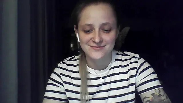 LeaWetGirl webcam