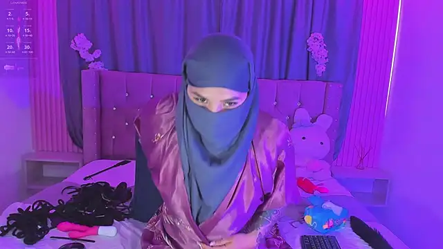Nayla-Mouna 🦃 live chat