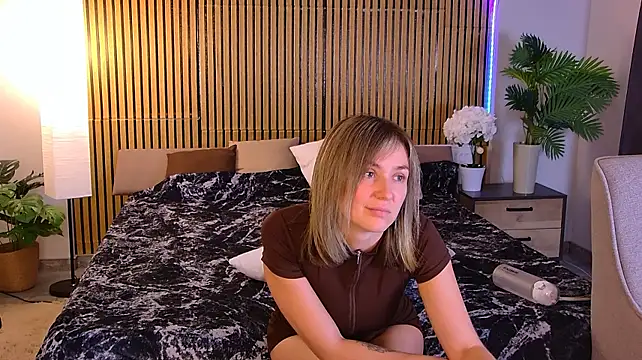 EmeraldGlow 🌅 online sex cam