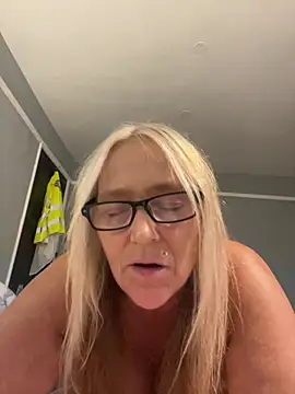 Blondnboujee53