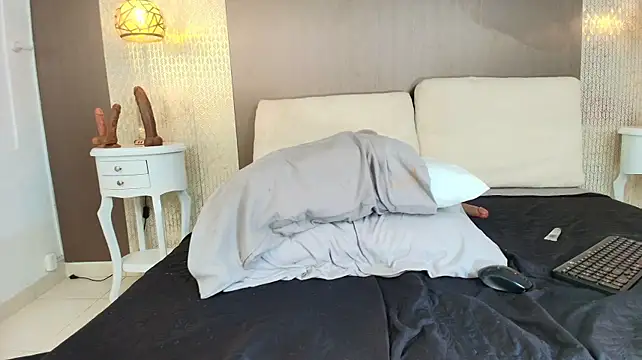 Tiifany_Baker webcam
