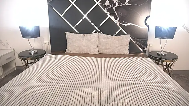 MikaFoxy webcam