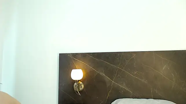 Brandon_Wolf live cam on StripChat