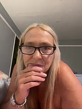 Blondnboujee53