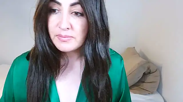 naughty_sarahh live cam on StripChat