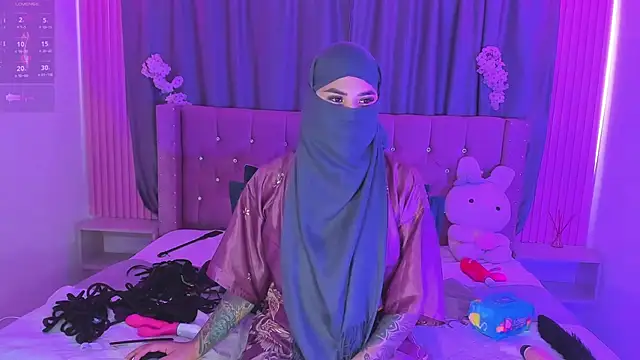 Nayla-Mouna live cam on StripChat