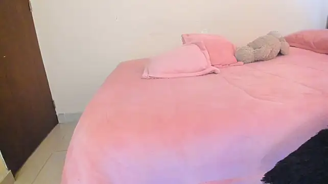 Lucy_Doll85 live cam on StripChat