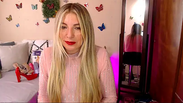 Jolie-Mature live cam on StripChat