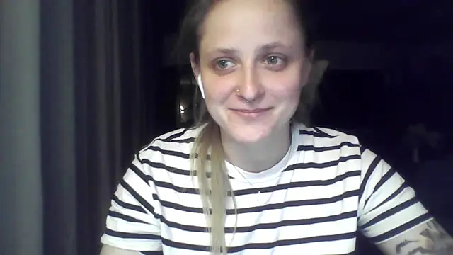 LeaWetGirl live cam on StripChat