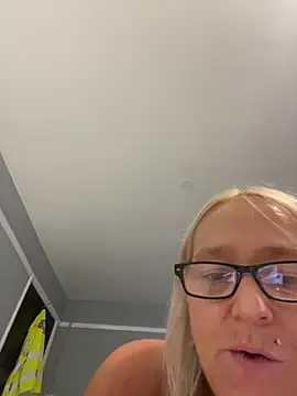 Blondnboujee53 Hottest Webcams