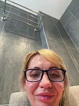 Luxury_Blonde live cam on StripChat