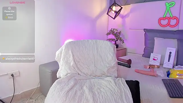 LadyLuminary webcam