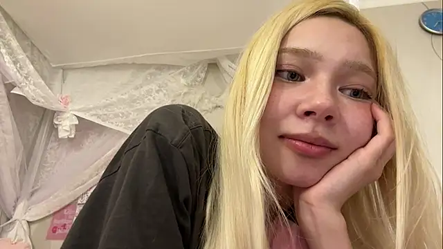 LinaFloww webcam
