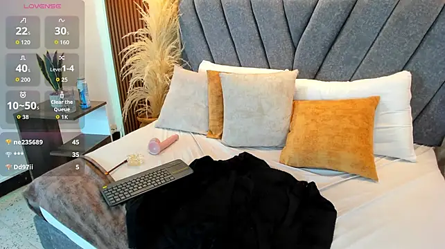 Izzy_lux webcam