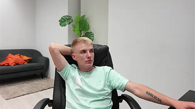 Logan_Falk webcam