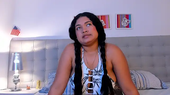 LucyMaay webcam