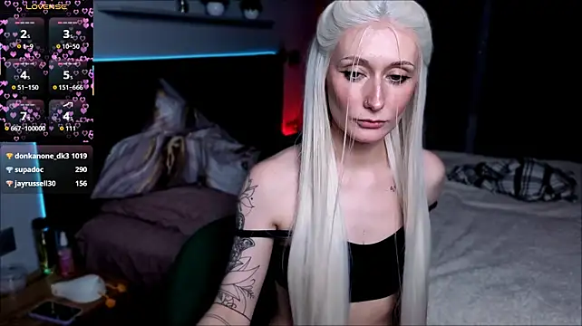 EllaNoirr webcam