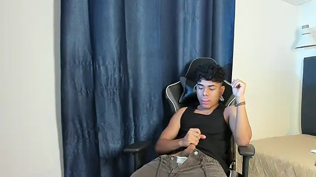 Enzo_love18 webcam