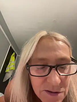 Blondnboujee53