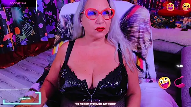 YOUR_MATURE_FANTASY webcam