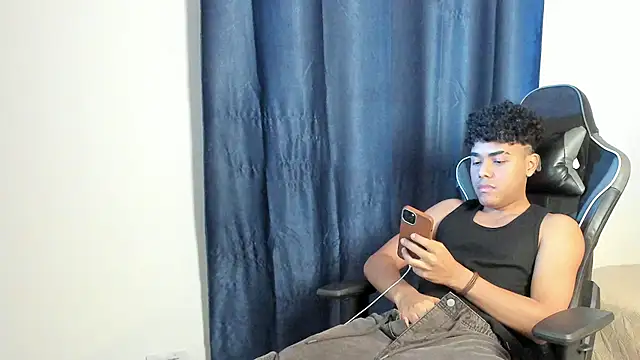 Enzo_love18 webcam